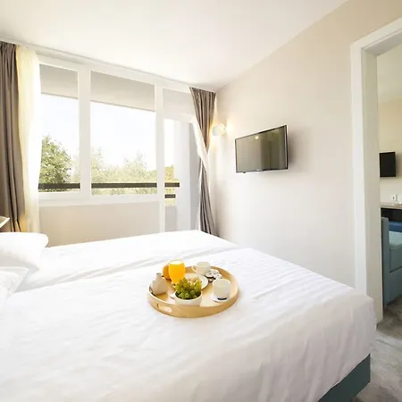 Aminess Planet Homes Port9 假日公园 3*
