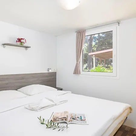 Aminess Planet Port9 Homes 3* 코츌라