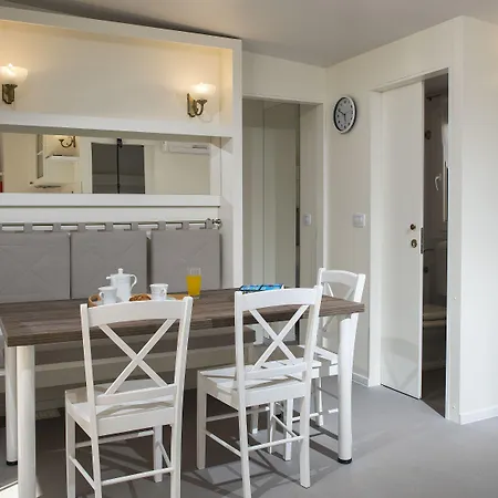 Aminess Planet Port9 Homes 3* 코츌라